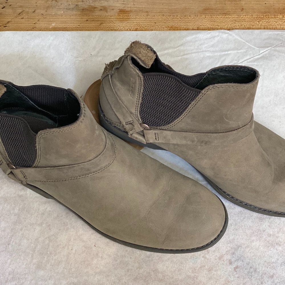 EUC Teva Women's Chelsea Waterproof Boots